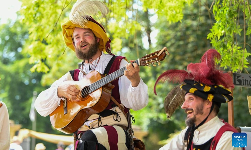 People in folk costumes perform during the folk festival Mittelalter-Spektakel at Munchenwiler Castle in the Lake Murten region in Switzerland, July 27, 2024. The folk festival was held from Friday to Sunday at Munchenwiler Castle. Various activities, fairs, and folk performances featuring the Middle Ages were organized during the festival. Photo: Xinhua