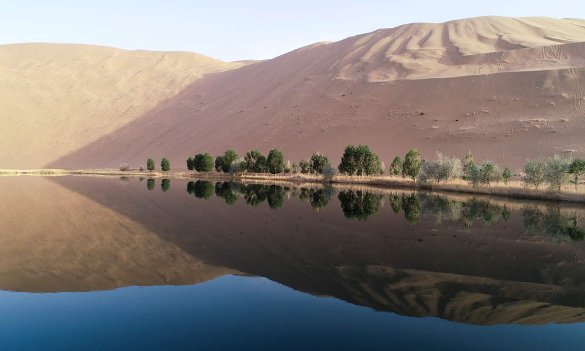  Badain Jaran Desert  Photo: VCG