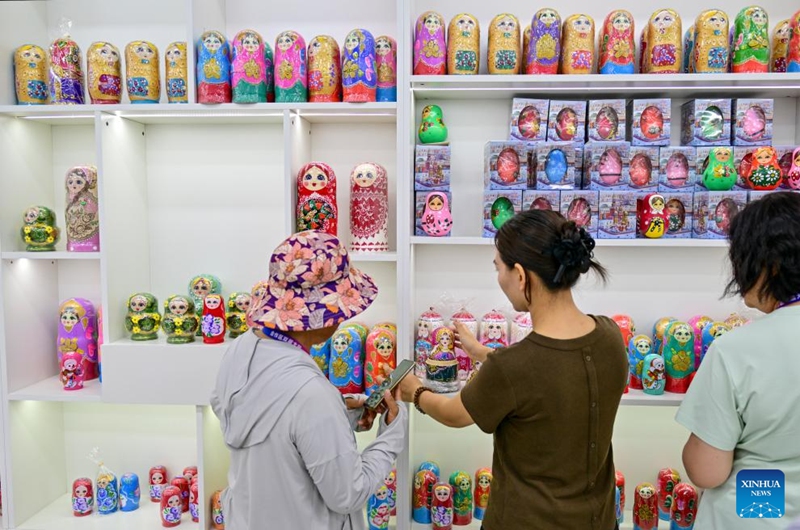 Tourists visit a duty-free shop at the Horgos International Border Cooperation Center on the China-Kazakhstan border in Horgos, northwest China's Xinjiang Uygur Autonomous Region, July 26, 2024. Since the implementation of mutual visa exemption between Kazakhstan and China in November 2023, Horgos Port has witnessed a substantial increase of entry and exit tourist trips. In recent days, the Horgos International Border Cooperation Center on the China-Kazakhstan border has ushered in the peak of border tourism. Photo: Xinhua