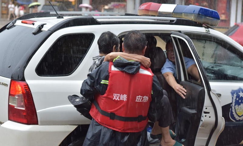 Police relocate residents at Shuangfeng County of Loudi City, central China's Hunan Province, July 28, 2024. The residual winds from Typhoon Gaemi continue to bring heavy rains to many places in Hunan Province, and local authorities are actively carrying out rescue and relief work. Photo: Xinhua