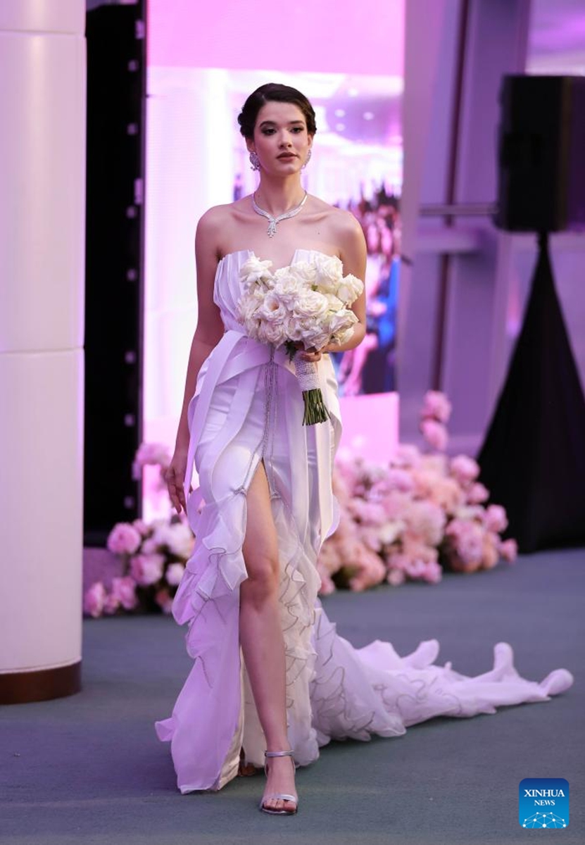 A model presents a bridal creation at the Designer Wedding Show 2024 at Lotus Tower in Colombo, Sri Lanka, on July 28, 2024. Photo: Xinhua