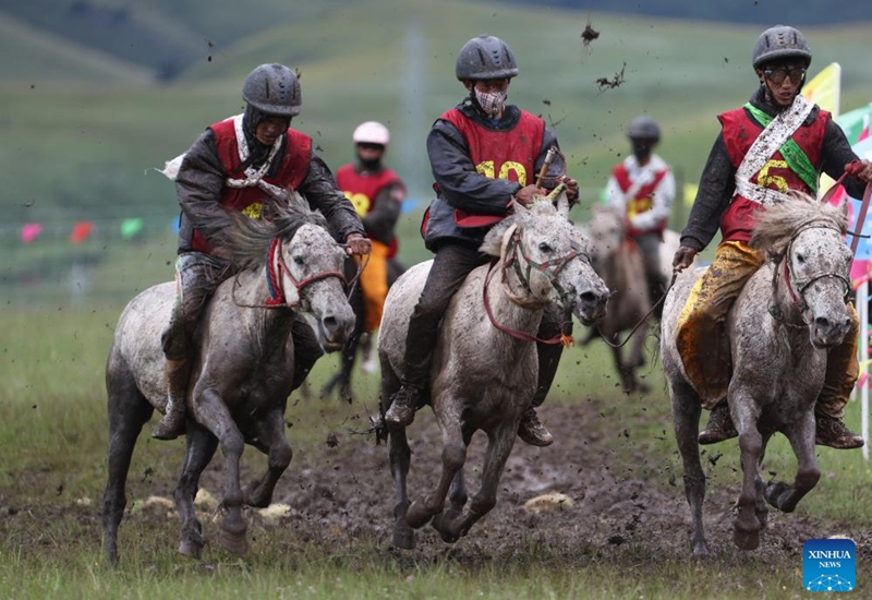 Riders participate in a horse racing on a grassland in Baiyu County, Garze Tibetan Autonomous Prefecture, southwest China's Sichuan Province, July 28, 2024. Photo: Xinhua