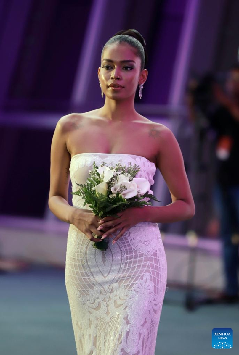 A model presents a bridal creation at the Designer Wedding Show 2024 at Lotus Tower in Colombo, Sri Lanka, on July 28, 2024. Photo: Xinhua