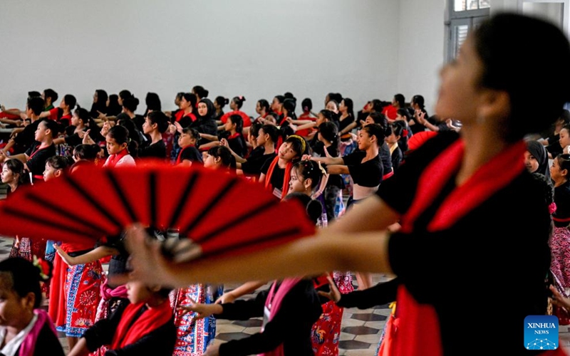 Children practice traditional dance for a musical performance which will be held on August 11 to celebrate Indonesia's Independence Day in Jakarta, Indonesia, July 28, 2024. Photo: Xinhua