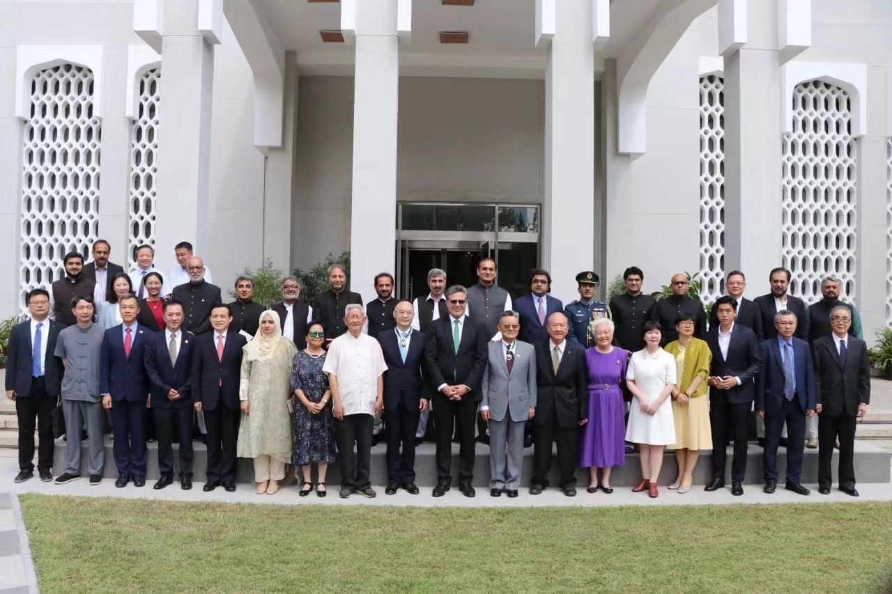 Pakistan's Ambassador to China Khalil Hashmi (center) and the guests at the Pakistan Civil Award Investiture Ceremony pose for a group photo at Embassy of Pakistan in China on August 14, 2024. Photo: Courtesy of Embassy of Pakistan in China