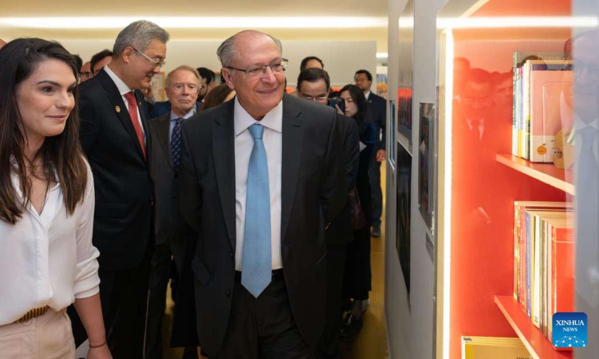 Brazilian Vice President Geraldo Alckmin (C) visits an exhibition celebrating the 50th anniversary of the establishment of diplomatic relations between China and Brazil in Brasilia, capital of Brazil, Aug. 15, 2024. (Photo: Xinhua)