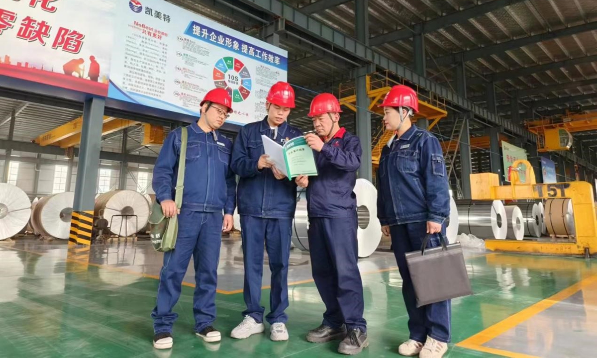 Staff members proactively conduct energy analysis for enterprises through on-site visits Photo: Jiao Yongsheng