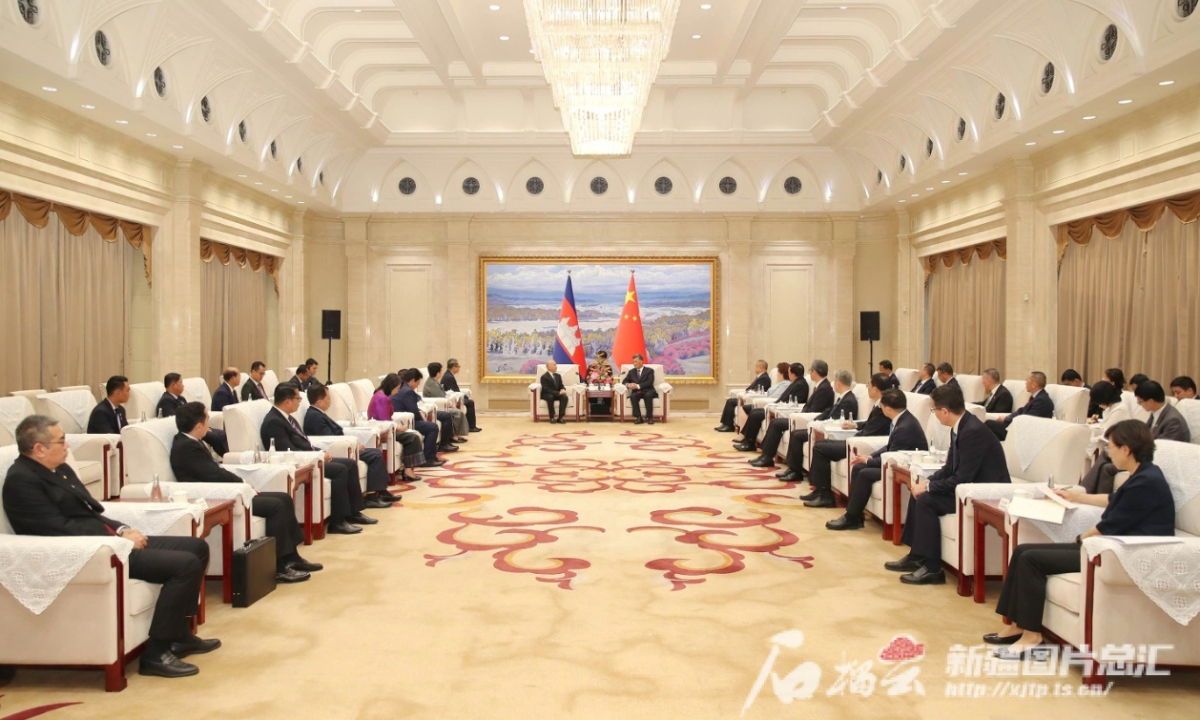 Northwest China's Xinjiang regional Party chief Ma Xingrui and Erkin Tuniyaz,<strong></strong> chairman of the regional government meeet with Cambodian King Norodom Sihamoni in Urumqi, Xinjiang region, on August 15, 2024. Photo: Xinjiang Daily 