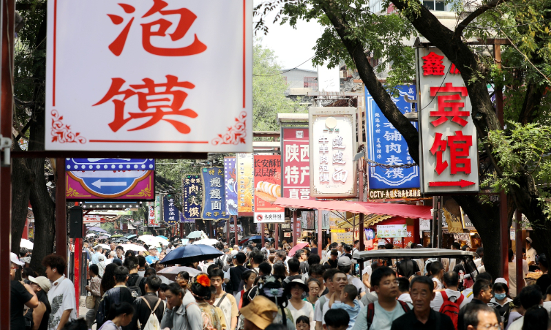 The photo taken on August 6, 2024 shows tourists in Xi'an, Northwest China's Shaanxi Province. Photo: VCG