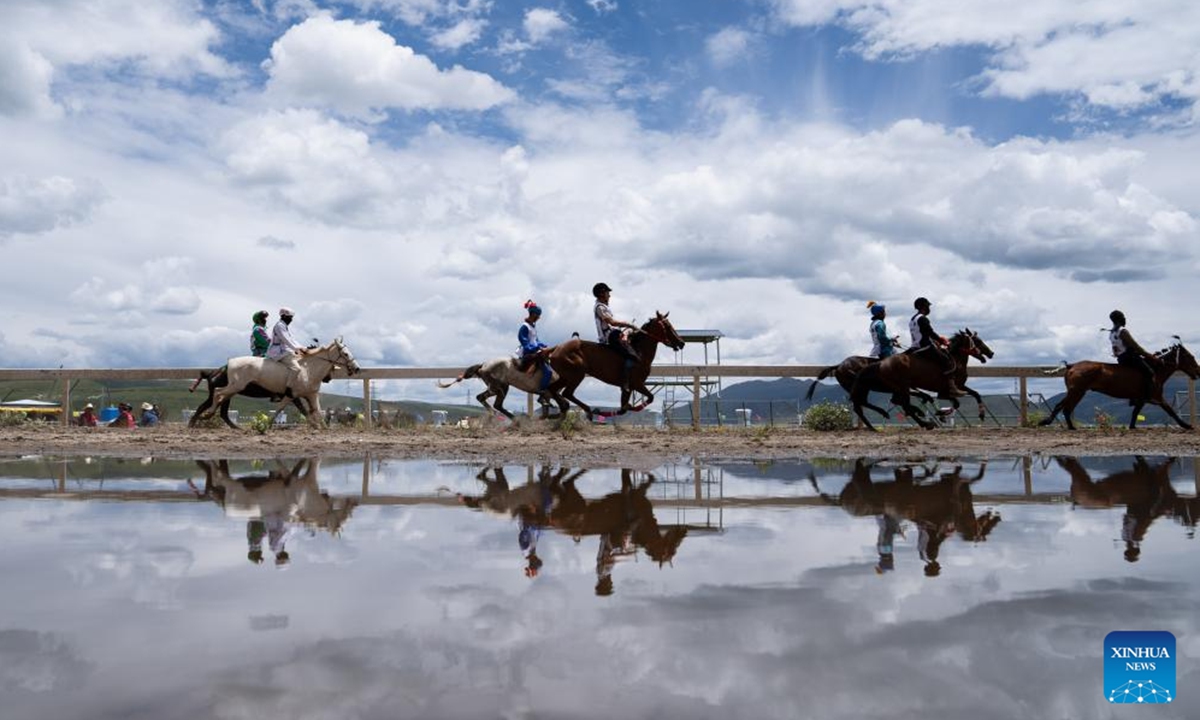 Riders participate in a horse racing at a racecourse in Litang County, the Tibetan Autonomous Prefecture of Garze, southwest China's Sichuan Province, July 30, 2024. A horse racing event kicked off in Litang County on Tuesday, attracting nearly 1,000 herdsmen from across the county to participate in a variety of activities. (Photo: Xinhua)