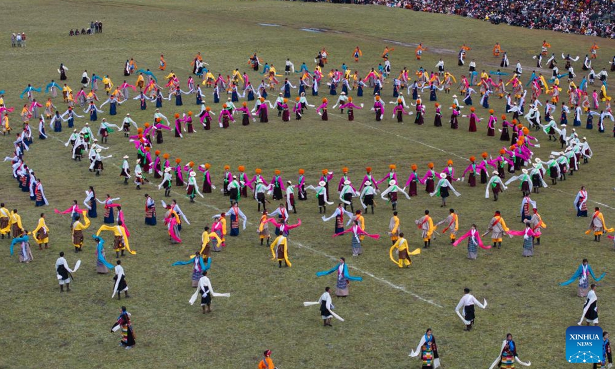 Locals perform Guozhuang dance at a racecourse in Litang County, the Tibetan Autonomous Prefecture of Garze, southwest China's Sichuan Province, July 30, 2024. A horse racing event kicked off in Litang County on Tuesday, attracting nearly 1,000 herdsmen from across the county to participate in a variety of activities. (Photo: Xinhua)