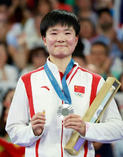 Chinese badminton player He Bingjiao retired from international badminton