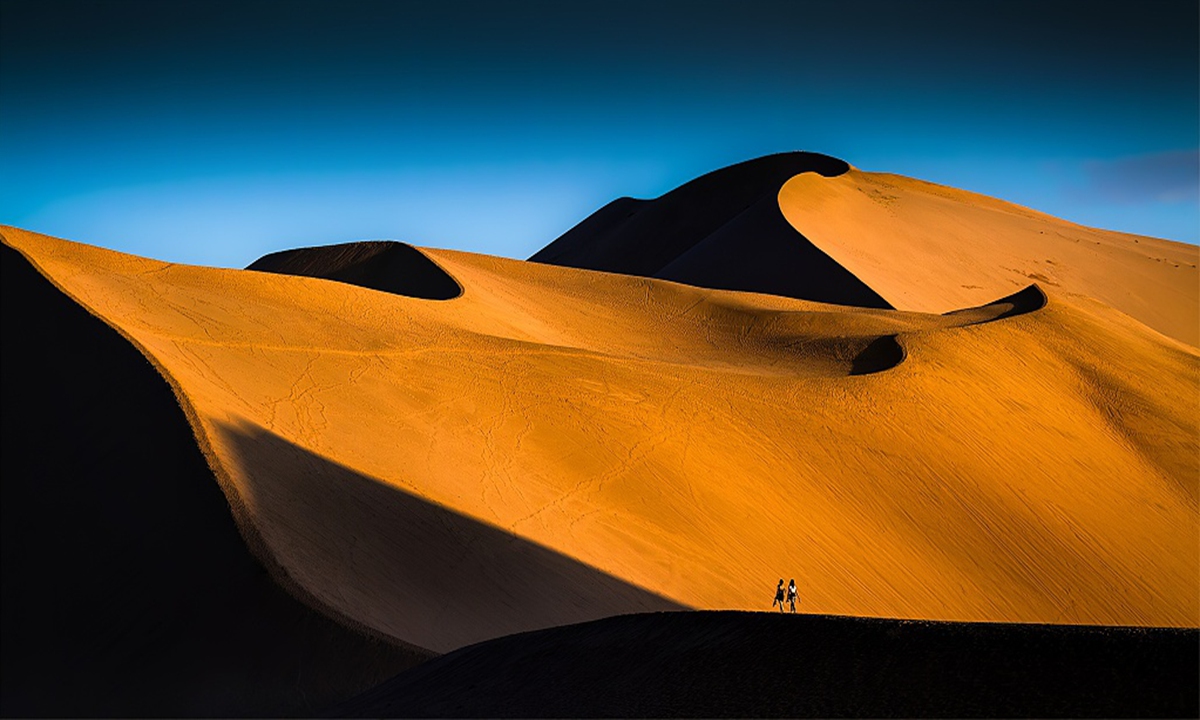 A general view of the Mingsha Mountain Crescent Spring scenic spot in Dunhuang, Northwest China's Gansu Province on July 27, 2015 Photo: VCG