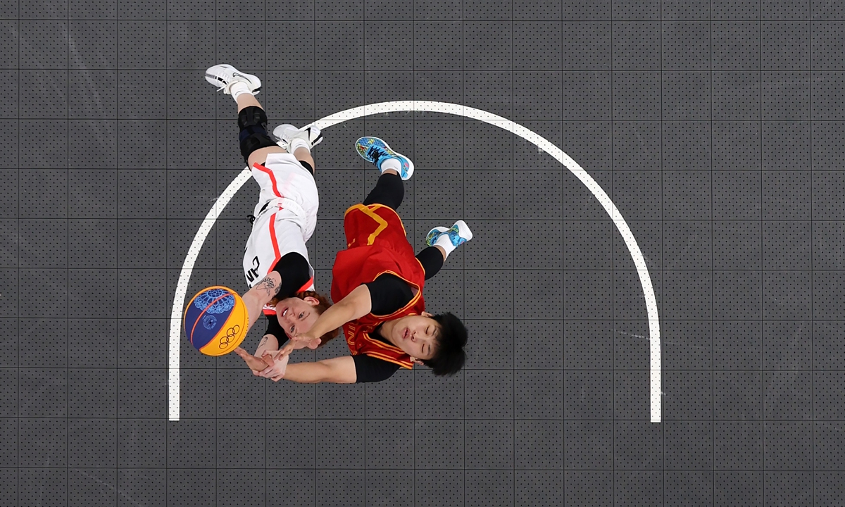 Players from China and Canada run for a loose ball during a Women's 3x3 basketball Pool Round match of the Olympic Games on July 31, 2024 in Paris. Photo: VCG