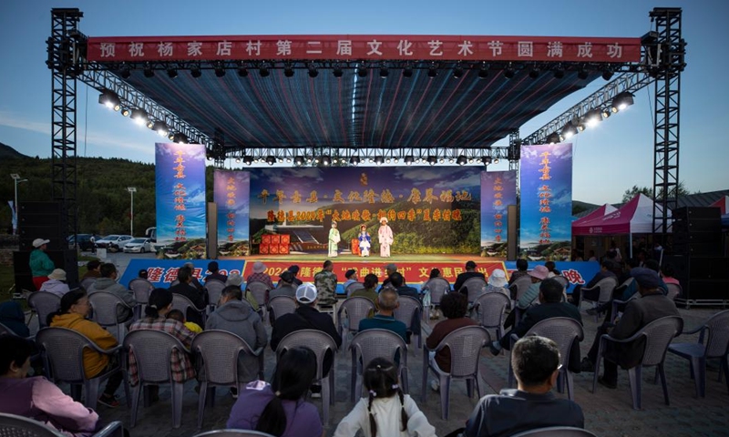 Tourists and villagers enjoy a performance at the Yangjiadian Village in Guyuan City, northwest China's Ningxia Hui Autonomous Region, Aug. 1, 2024. Relying on abundant red tourism resources of the Liupan Mountain, local authorities in Yangjiadian have actively developed homestay and rural tourism to advance rural revitalization. Photo: Xinhua