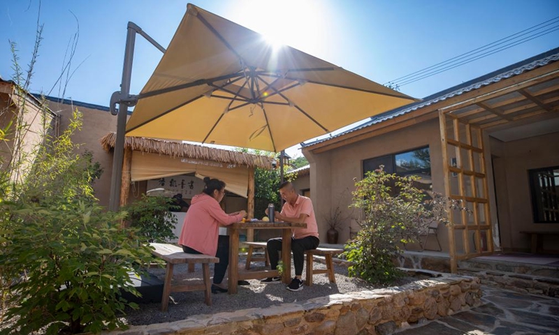 Tourists enjoy leisure time at a homestay of the Yangjiadian Village in Guyuan City, northwest China's Ningxia Hui Autonomous Region, Aug. 1, 2024. Relying on abundant red tourism resources of the Liupan Mountain, local authorities in Yangjiadian have actively developed homestay and rural tourism to advance rural revitalization. Photo: Xinhua