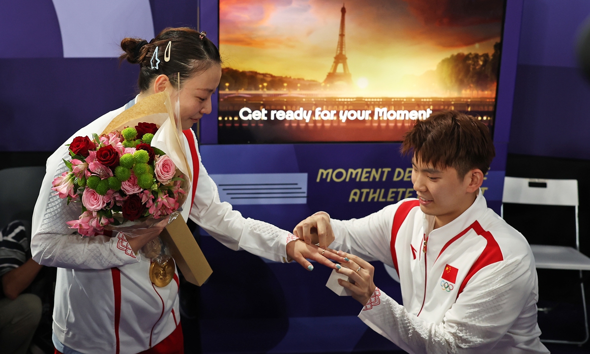 Chinese badminton player Liu Yuchen (right) proposes to newly crowned Paris Olympics badminton champion Huang Yaqiong shortly after she won the mixed doubles gold medal with partner Zheng Siwei (not seen in the picture). This is the second time a Chinese athlete has proposed at the Olympics. Huang and Zheng's win gave China its 13th gold medal at the Paris Olympics. Photo: VCG