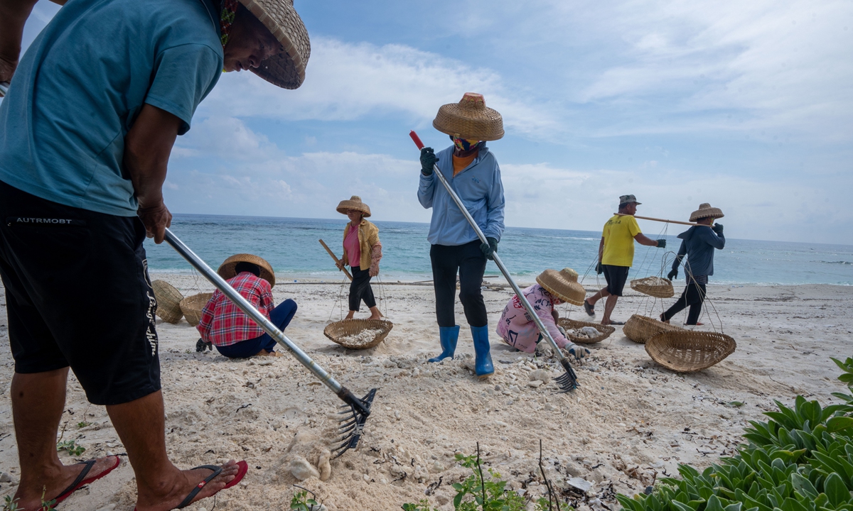 Fishermen in the Beidao Island in Sansha, Hainan, clean up local beaches on September 16, 2023, to create a suitable environment for sea turtles to lay their eggs. Photo: VCG