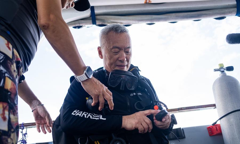 Chan Tin Ming adjusts his equipment before diving in Hong Kong, southern China, June 27, 2024. Photo: Xinhua