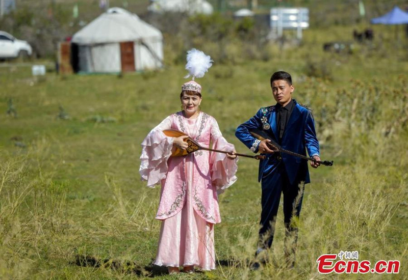 Artists perform Aken Songs at a park in Urumqi, northwest China's Xinjiang Uyghur Autonomous Region, Aug. 3, 2024. Photo: China News Service