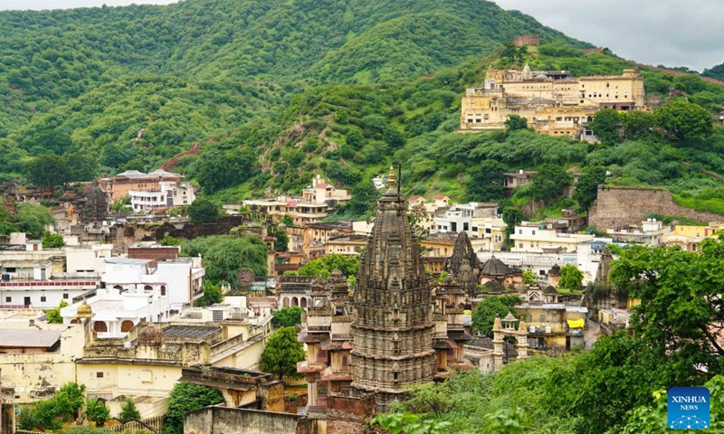 This photo taken on Aug. 5, 2024 shows a scene of the Amber Fort in Jaipur, India. Jaipur was founded in 1727 and is the capital of Rajasthan, India. The ancient city of Jaipur has iconic buildings such as Amber Fort, Hawa Mahal and City Palace, and was listed on the World Heritage List in 2019. (Photo: Xinhua)