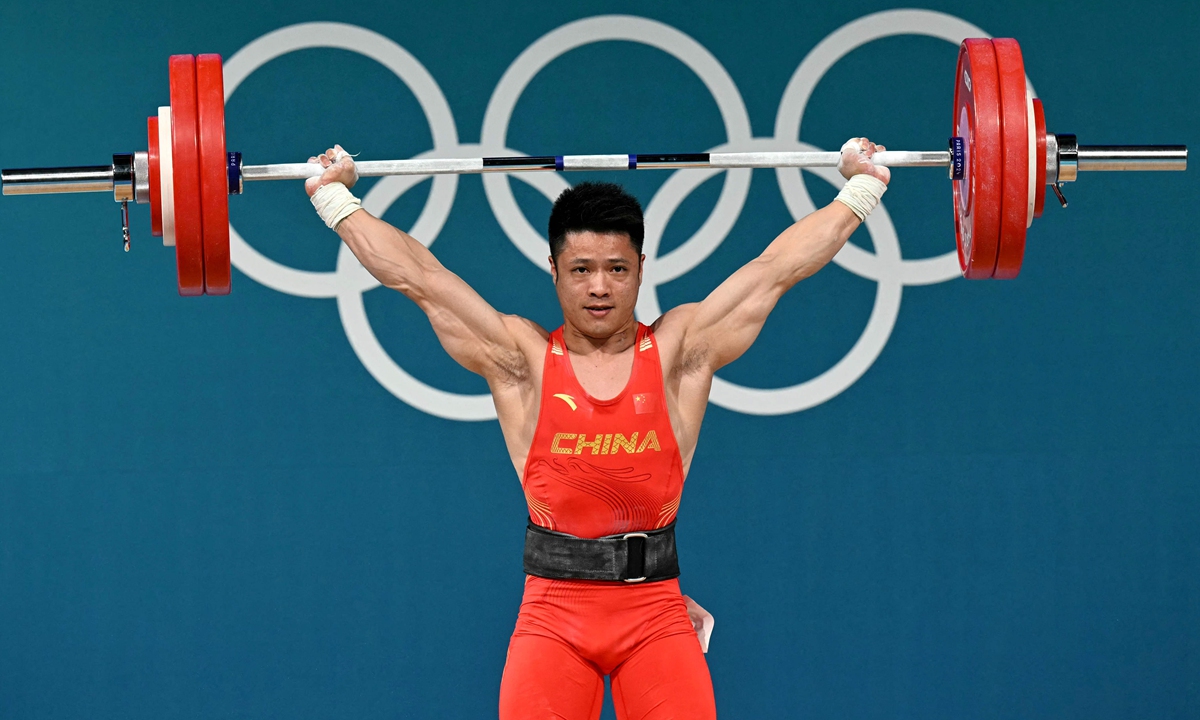 China's Li Fabin competes in the men's 61kg weightlifting event during the Paris Olympic Games on August 7, 2024. Li retained the Olympic title with a total weight of 310 kilograms. Photo: VCG