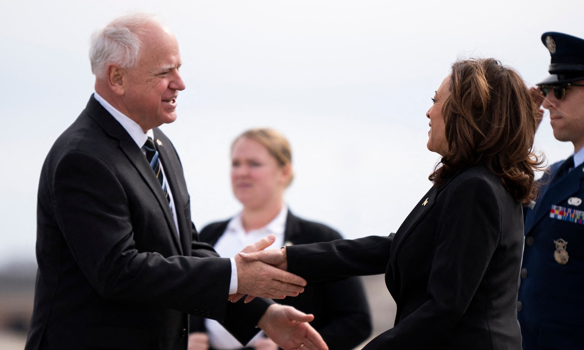 Minnesota Governor Tim Walz (L) greets US Vice President Kamala Harris as she arrives at the Minneapolis-St. Paul International Airport in Saint Paul, Minnesota, on March 14, 2024. Photo: VCG