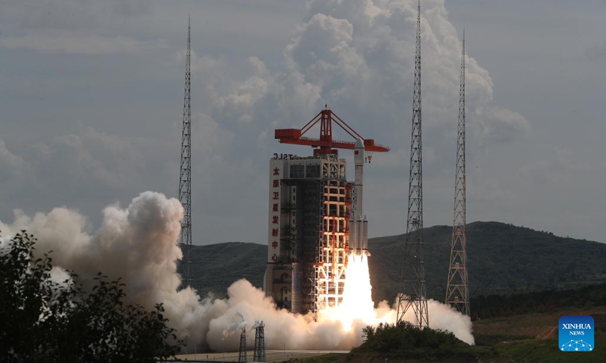 A modified Long March-6 carrier rocket carrying a new satellite group blasts off from the Taiyuan Satellite Launch Center in north China's Shanxi Province on Aug. 6, 2024. The satellite group was launched at 2:42 p.m. (Beijing Time) aboard a modified Long March-6 carrier rocket and entered its preset orbit successfully. (Photo: Xinhua)