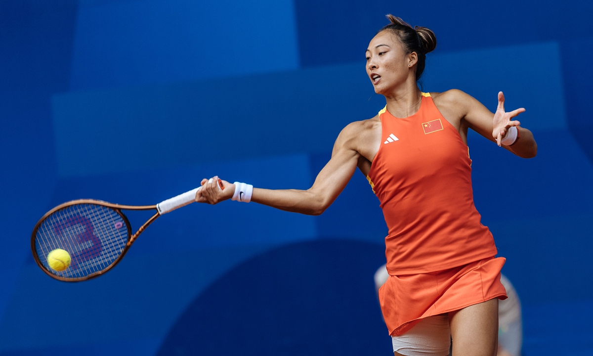 Chinese top tennis player Zheng Qinwen hits a return during the women's singles gold medal match of tennis against Donna Vekic of Croatia at the Paris 2024 Olympic Games in Paris, France, on August 3, 2024. Photo: Li Hao/GT