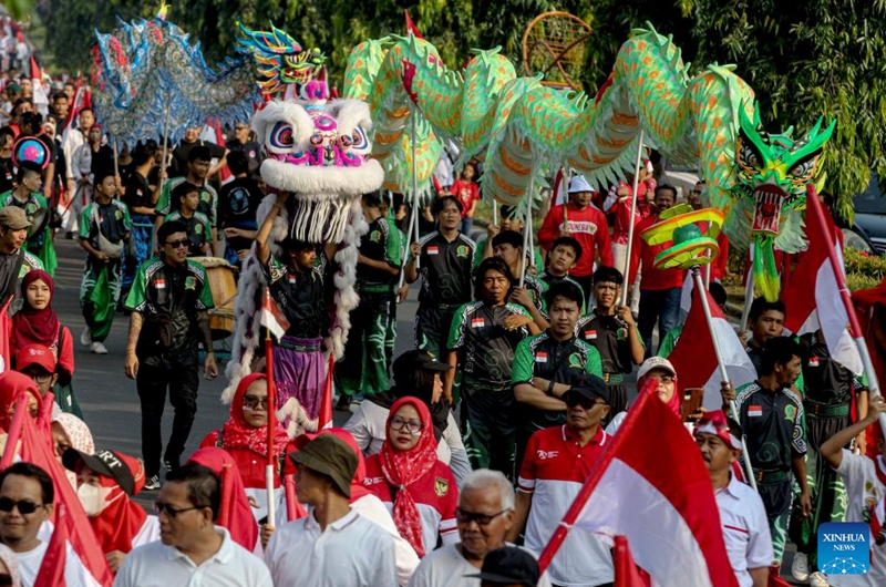 Lion dancers and dragon dancers participate in a mass national flag parade in celebration of the 79th Independence Day at Pakansari Stadium in Bogor, West Java, Indonesia, Aug. 11, 2024. Photo: Xinhua