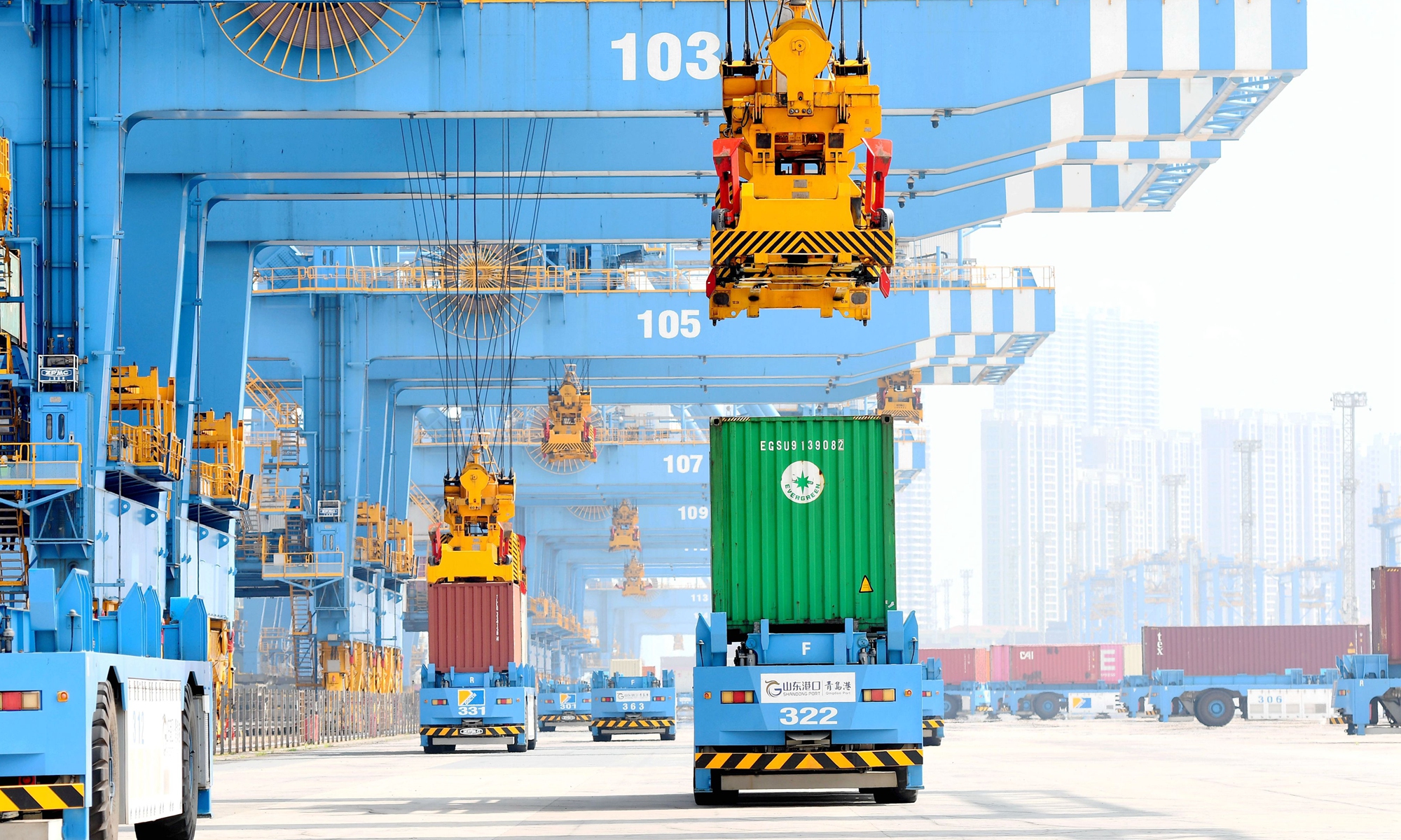 Cargo ships load and unload containers at the fully automated terminal of Qingdao port in East China's Shandong Province on August 7, 2024. Photo: VCG