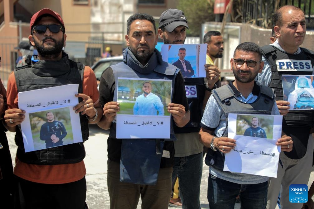 Palestinian journalists protest against Israeli army's attacks on journalists in front of Nasser Hospital in the southern Gaza Strip city of Khan Younis, Aug. 7, 2024. (Photo: Xinhua)