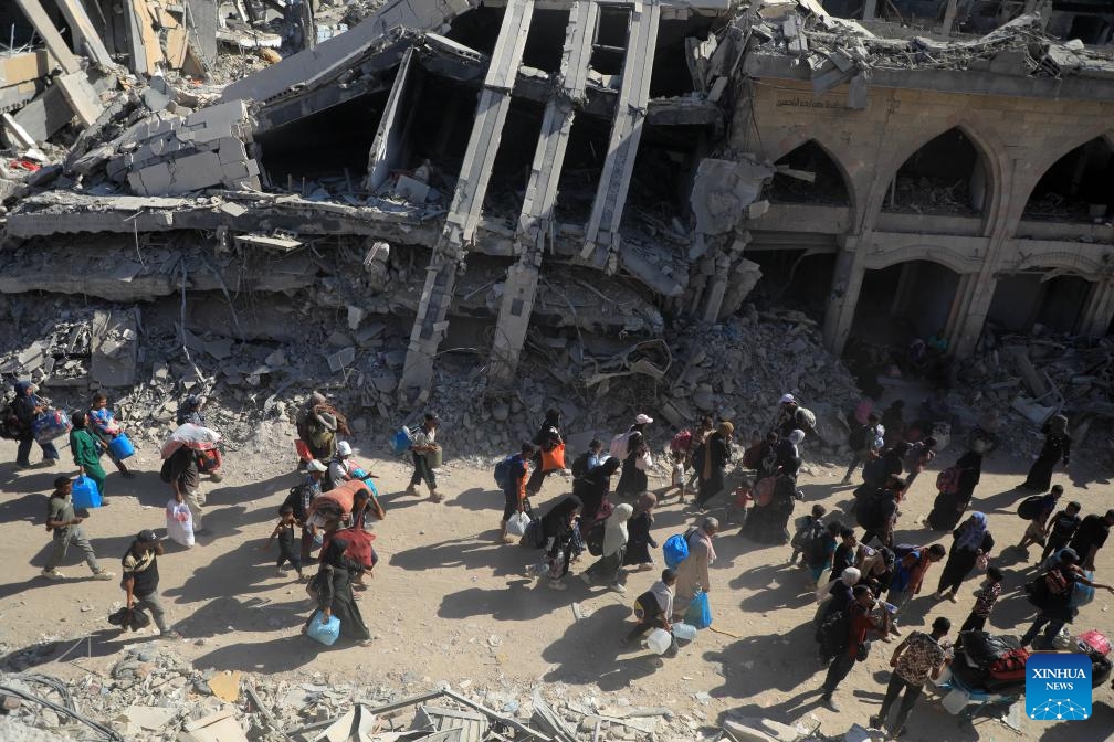 People flee from the eastern districts of the southern Gaza Strip city of Khan Younis, on Aug. 8, 2024. Following a new evacuation order issued by the Israeli authorities, UN humanitarians said on Thursday its partners reported thousands of Gazans again fleeing parts of the Khan Younis area, west, toward Al Mawasi. (Photo: Xinhua)