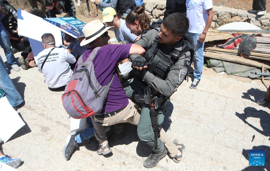 Palestinians and foreign activists confront Israeli soldiers during a demonstration against the Israeli confiscation of land in Beit Jala, near the West Bank city of Bethlehem, on Aug. 8, 2024. (Photo: Xinhua)