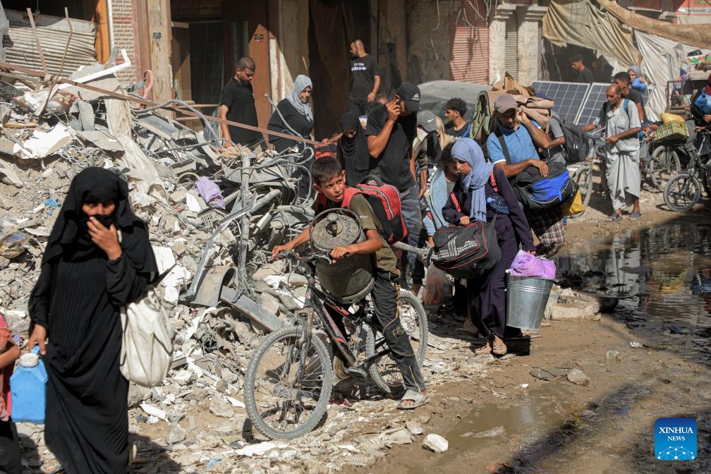 People flee from the eastern districts of the southern Gaza Strip city of Khan Younis, on Aug. 8, 2024. Following a new evacuation order issued by the Israeli authorities, UN humanitarians said on Thursday its partners reported thousands of Gazans again fleeing parts of the Khan Younis area, west, toward Al Mawasi. (Photo: Xinhua)