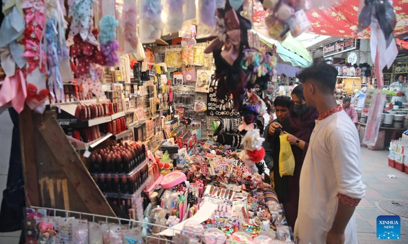 People shop for cosmetics on a street in Dhaka, Bangladesh, Aug. 9, 2024. Bangladeshi economist Muhammad Yunus took oath as the head of the country's interim government here on Thursday. Photo: Xinhua