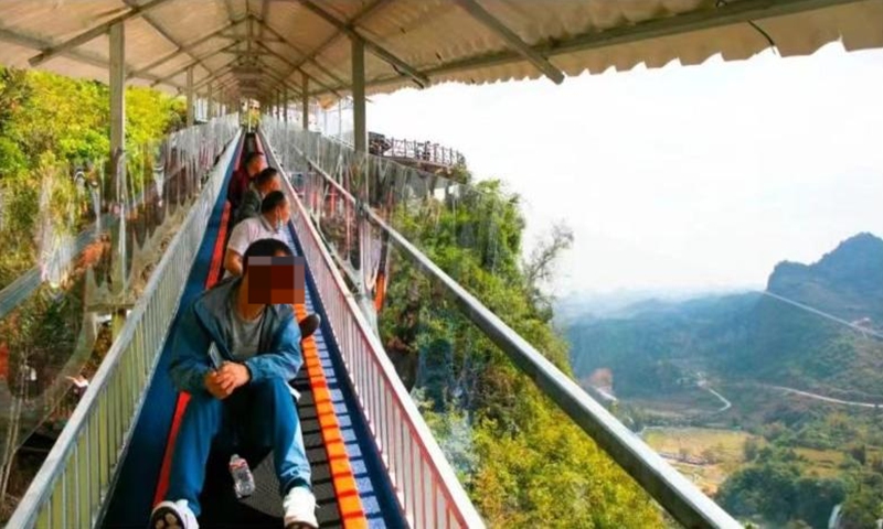 Magic Carpet ride in the famous Detian waterfall scenic area in South China's Guangxi Zhuang Autonomous Region Photo: Screenshot from the official WeChat account of the waterfall