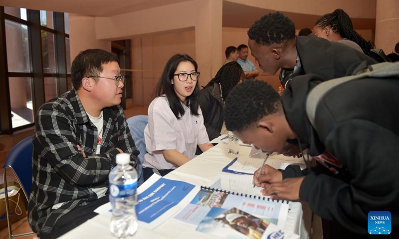 Local graduates talk with staff members of a Chinese company at a job fair held in University of Botswana in Gaborone, Botswana, Aug. 9, 2024. Eight Chinese companies held a job fair in Botswana on Friday, attracting about 200 applicants from various universities. Photo: Xinhua