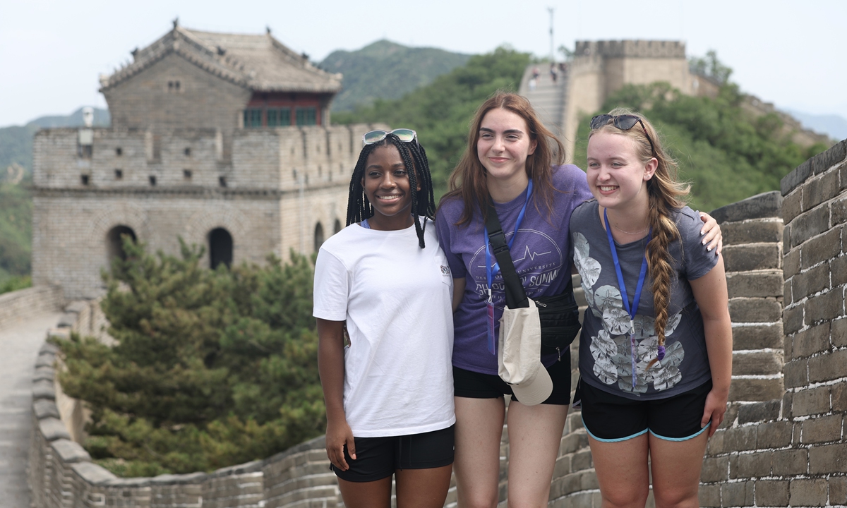 Members of a tour group of teachers and students from Iowa, the US, visit the Badaling Great Wall in Beijing on June 11, 2024. Photo: VCG