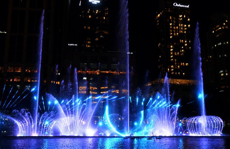 Photo taken on Aug. 11, 2024 shows the fountain show celebrating the coming Mother's Day in Benchasiri Park, Bangkok, Thailand. Photo: Xinhua