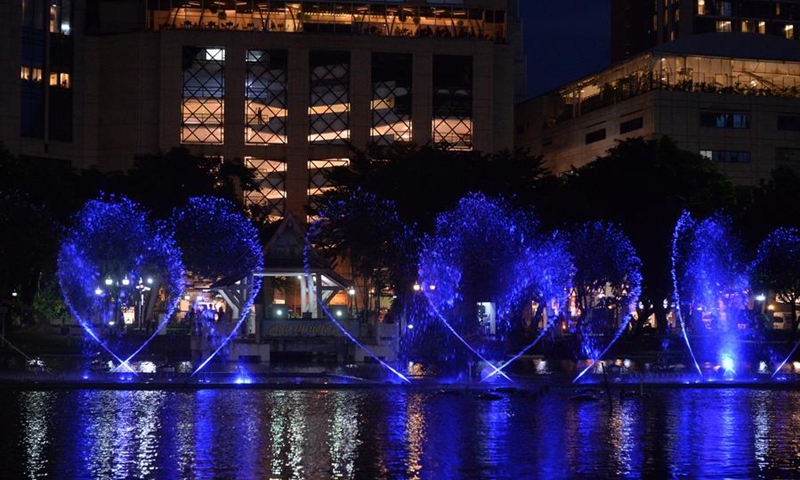 Photo taken on Aug. 11, 2024 shows the fountain show celebrating the coming Mother's Day in Benchasiri Park, Bangkok, Thailand. Photo: Xinhua