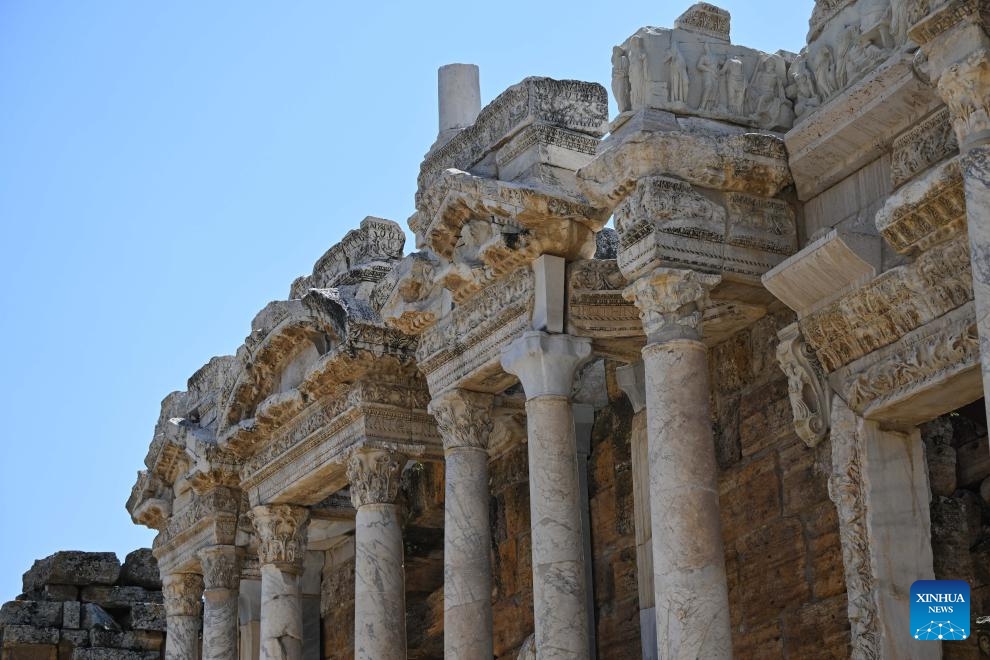 This photo taken on Aug. 11, 2024 shows the ruins of the ancient city of Hierapolis in Denizli, Türkiye. Hierapolis is a UNESCO World Heritage Site. （Photo: Xinhua)