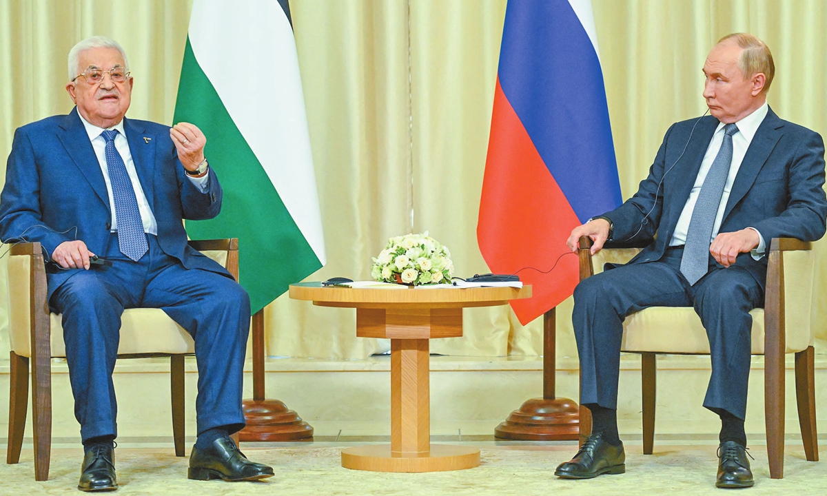 Russia's President Vladimir Putin (right) meets Palestinian President Mahmoud Abbas at the Novo-Ogaryovo presidential residence in Moscow on August 13,<strong></strong> 2024. Photo: VCG