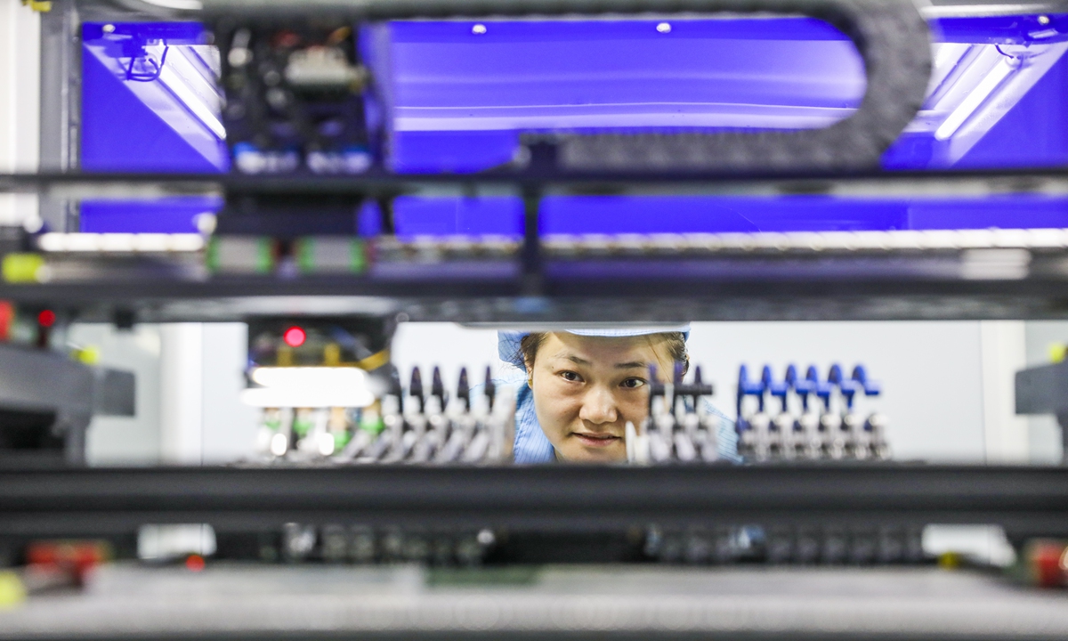 A worker helps fulfill orders at a factory in Fuzhou, East China's Jiangxi Province on August 14, 2024. According to data from China's General Administration of Customs, exports of integrated circuits reached 640.91 billion yuan ($89.7 billion) in the first seven months of 2024, up 25.8 percent year-on-year.