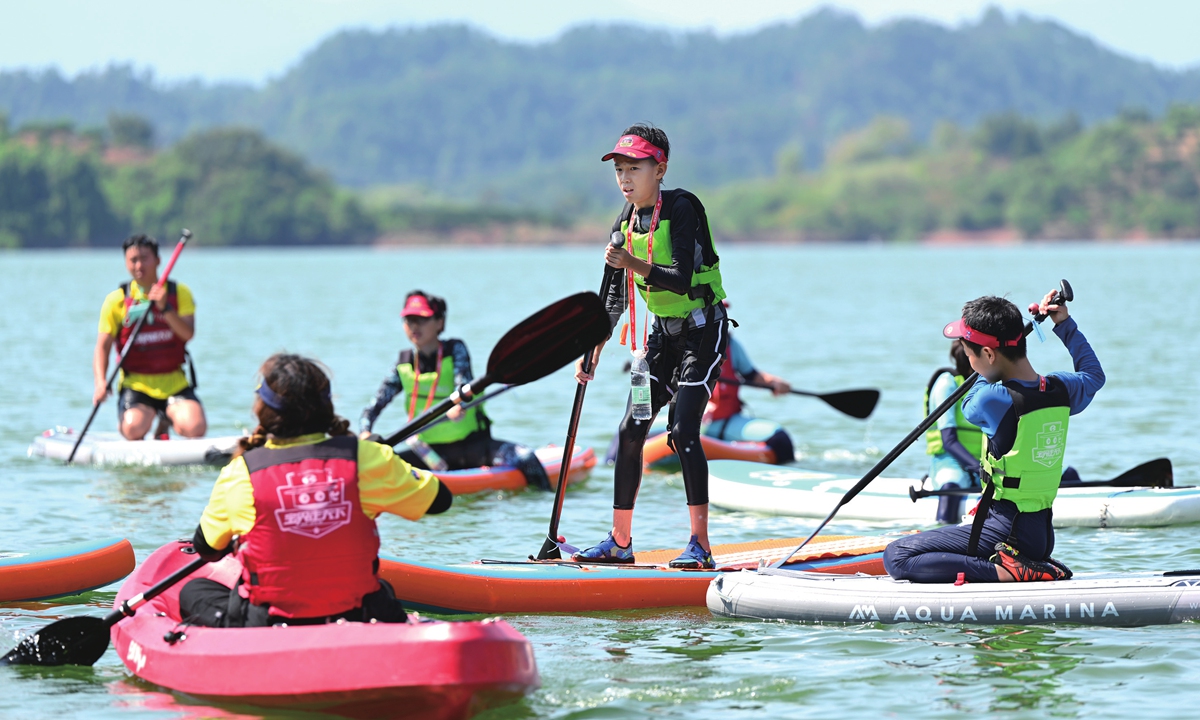 Students at a water sports summer training camp undergo paddleboarding, kayaking and other water sports training in Hangzhou, East China's Zhejiang Province, on August 6, 2024. Photo: VCG