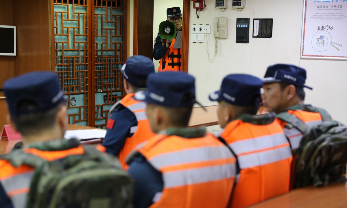 Snapshot of China Coast Guard’s work and life on patrol in waters off Huangyan Island 