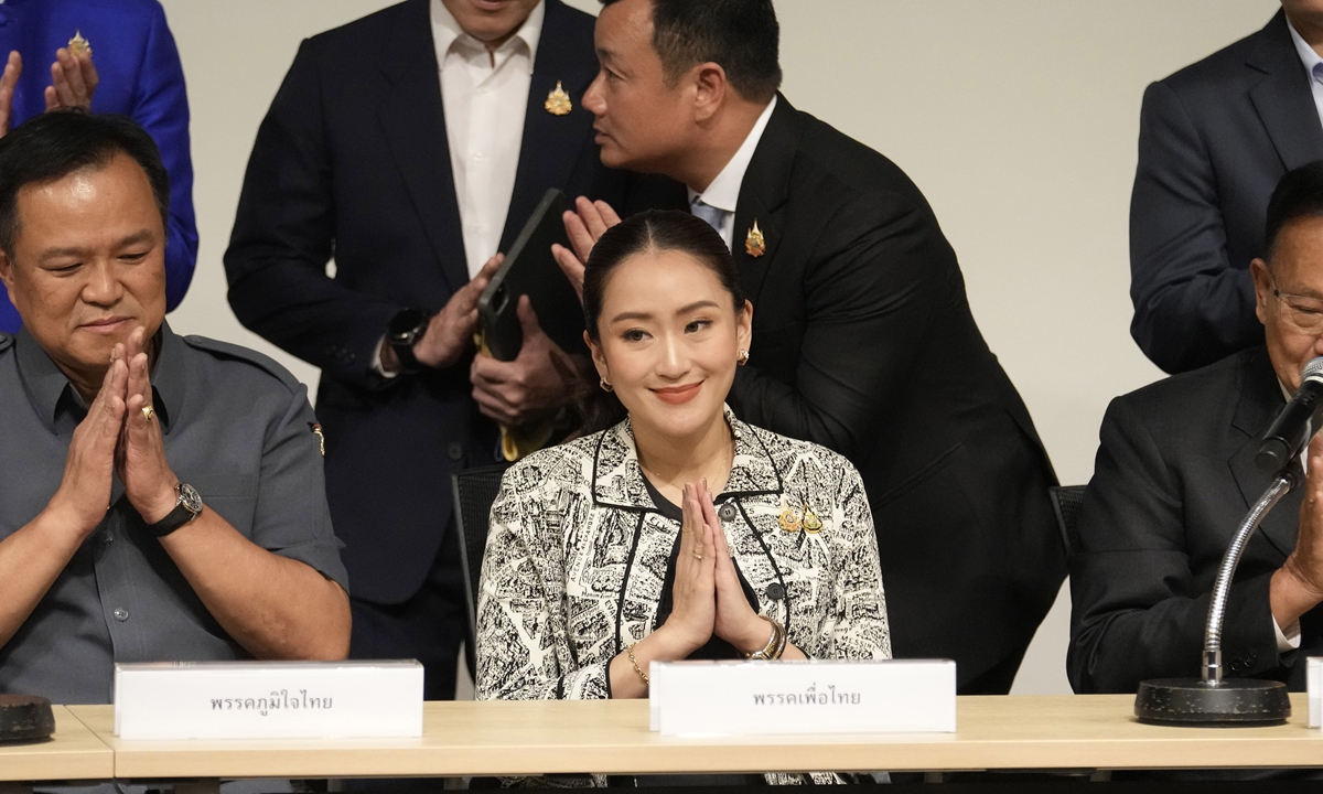 Leader of Pheu Thai Party Paetongtarn Shinawatra, daughter of Thailand's former Prime Minister Thaksin Shinawatra, and coalition partners gesture during a press conference in Bangkok, Thailand, on August 15, 2024. Thailand's ruling coalition has nominated Paetongtarn Shinawatra as a candidate for the country's new prime minister in the upcoming parliamentary vote. Photo: VCG