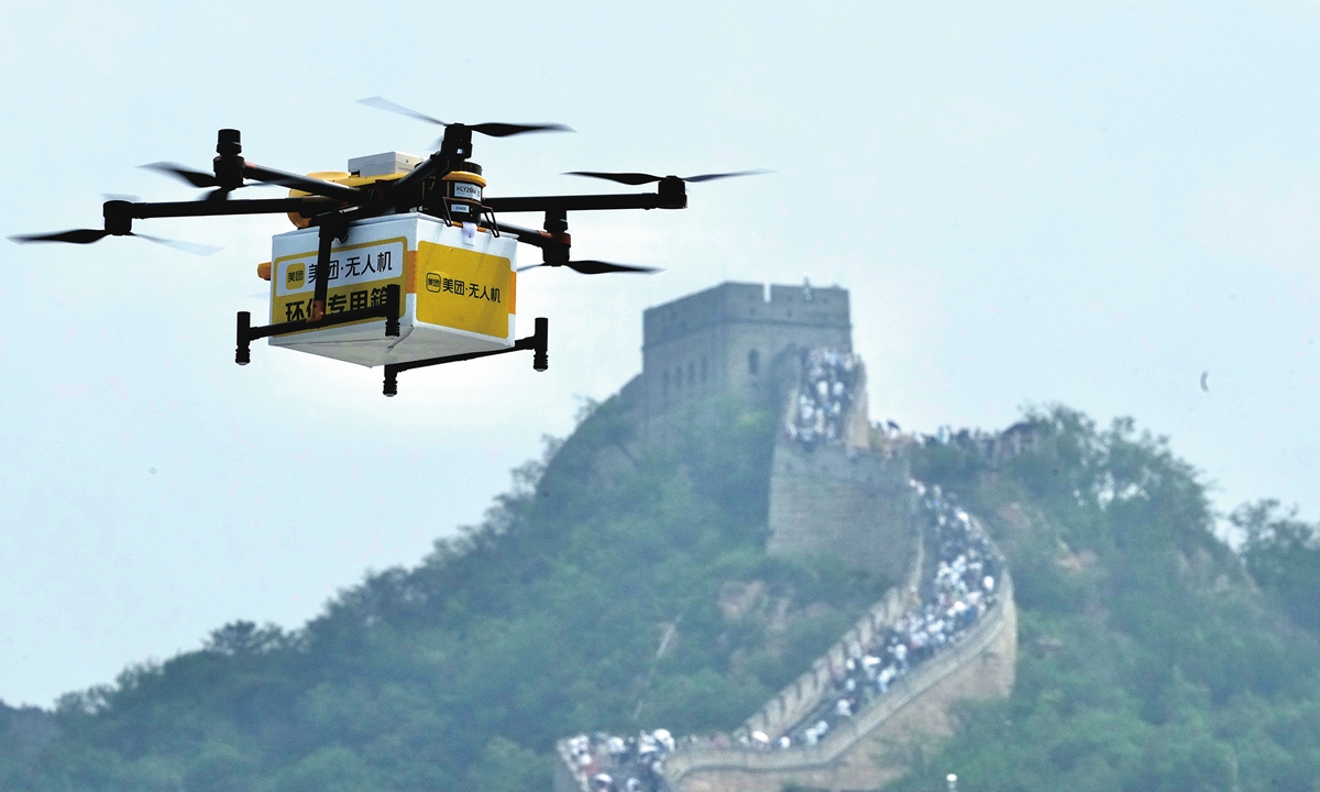 A drone transports items via Beijing's first drone delivery air route at the Badaling section of the Great Wall on August 16, 2024, further enhancing security and visitors' experience at the scenic spot. In the first half of 2024, China's volume of registered drones hit nearly 608,000, up 48 percent from the end of 2023, providing foundation of nation's low-altitude economy development. Photo: VCG