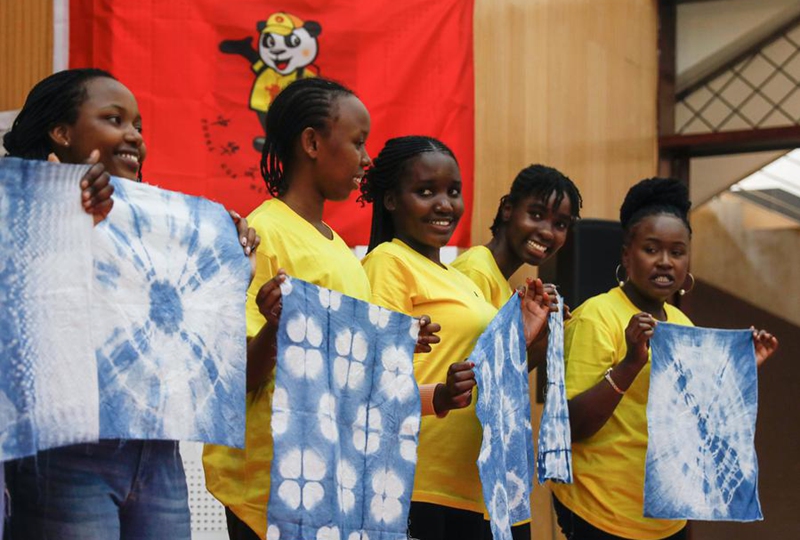 Students showcase tie-dye works during a Chinese cultural showcase in Nairobi, Kenya, on Aug. 15, 2024. Photo: Xinhua