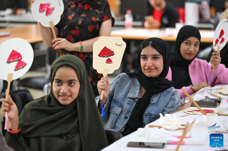 Omani youngsters display their paintings at Tianjin Foreign Studies University in north China's Tianjin Municipality, Aug. 15, 2024. Twenty-two youngsters from Oman are on a two-week study tour in Beijing and Tianjin to experience the Chinese culture. Photo: Xinhua